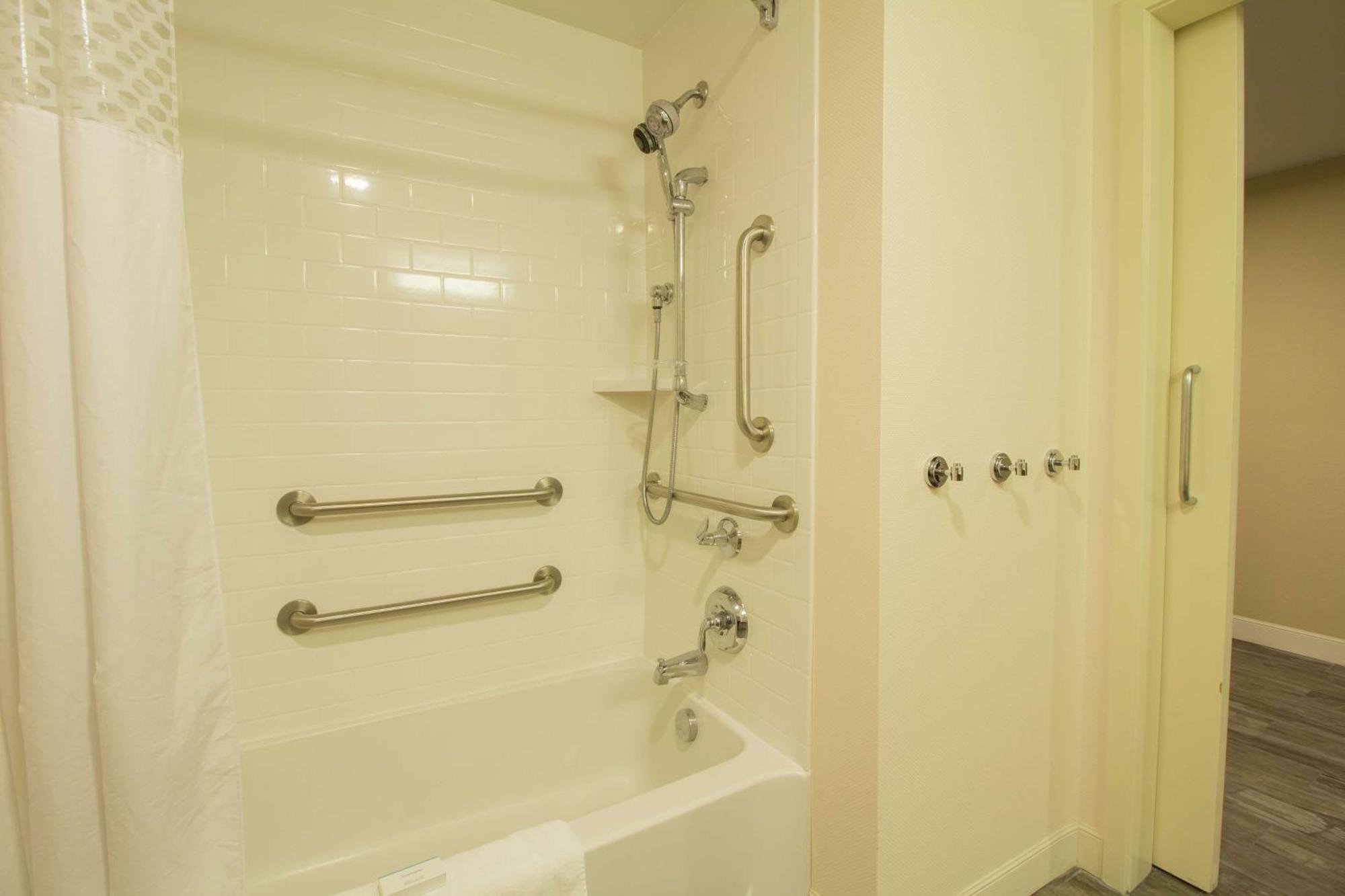 Hampton Inn & Suites Cazenovia, Ny Экстерьер фото